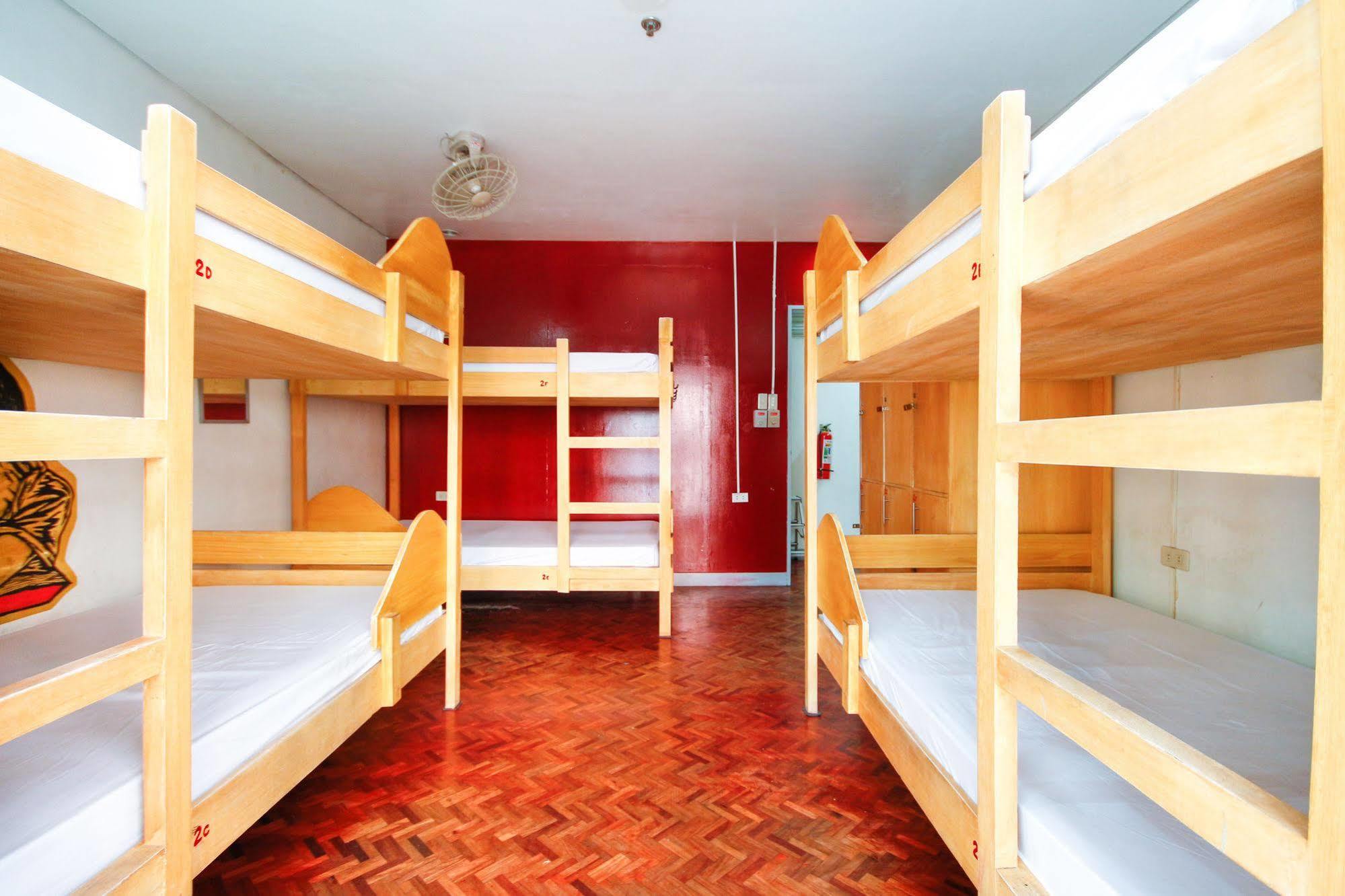 Lokal Hostel Makati City Exterior foto
