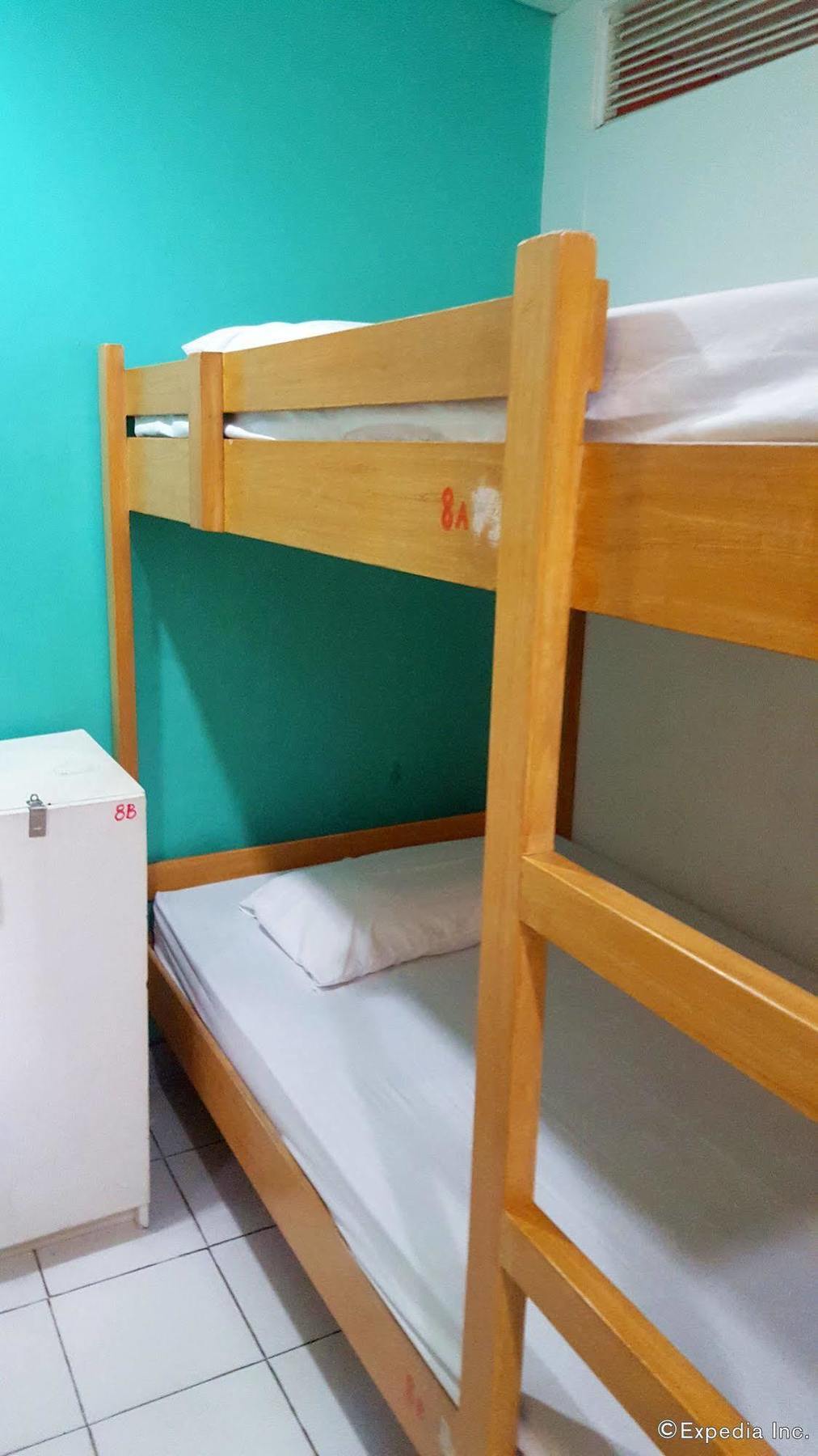 Lokal Hostel Makati City Exterior foto